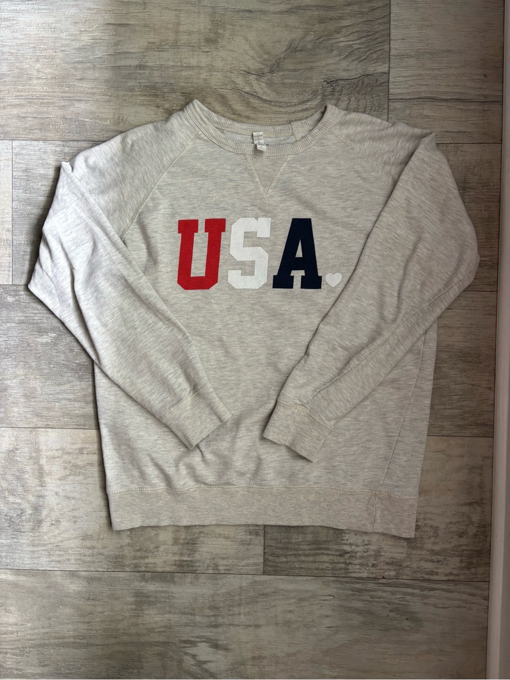 Kiloh + Co. Women’s USA Graphic Sweatshirt | Heather Gray Crewneck L-114